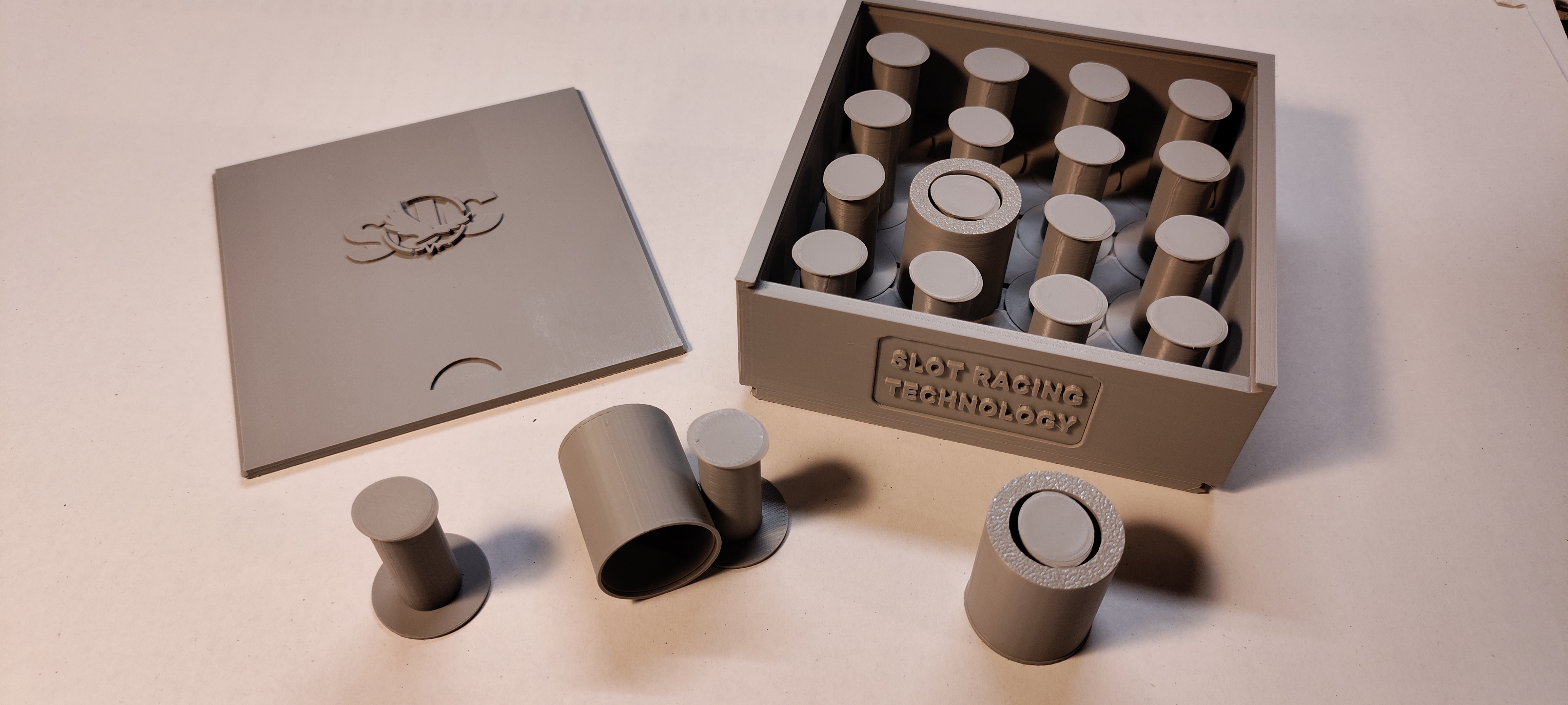 S9 – Boite à pneus 4×4 – L + 16 Portes Pneus + 1 Capot Porte Pneus